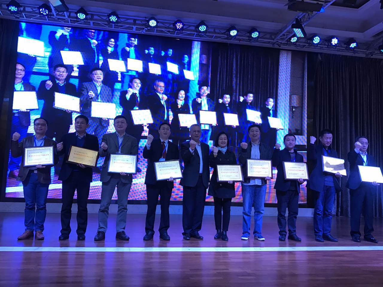 中木協(xié)行業(yè)高峰論壇在廣州召開，大亞人造板榮膺十大纖維板品牌