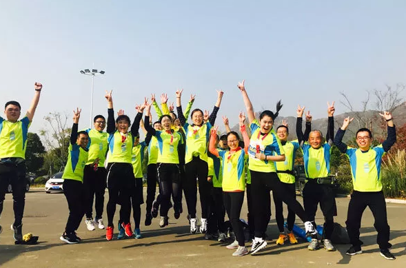 【活力】大亞跑團首次亮相為鎮(zhèn)馬打Call！